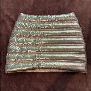 Puffer mini skirt